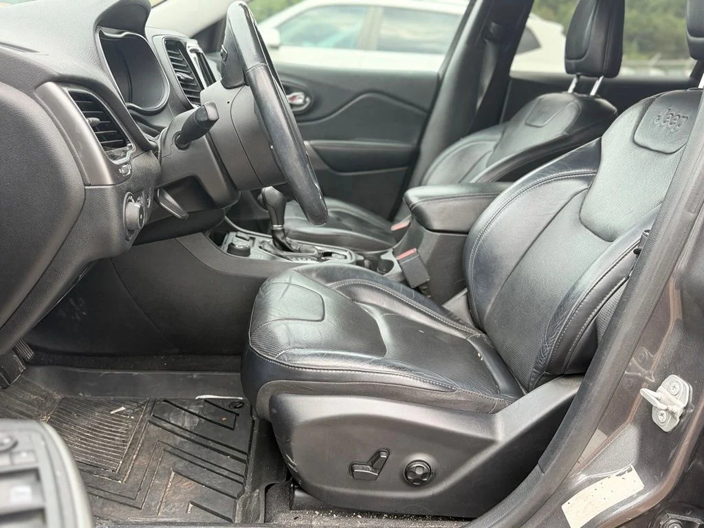 Used 2019 Gray Jeep Limited image 17