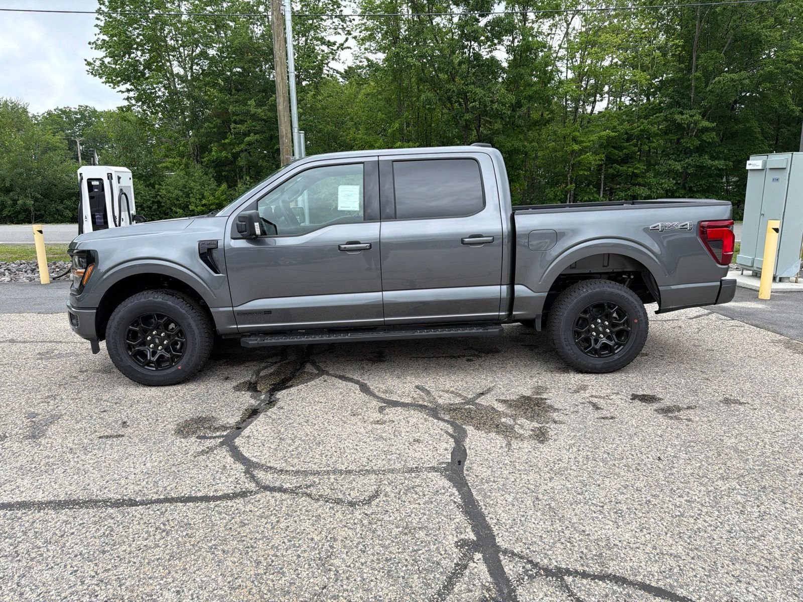 New 2026 Carbonized Gray Metallic Ford XLT image 4