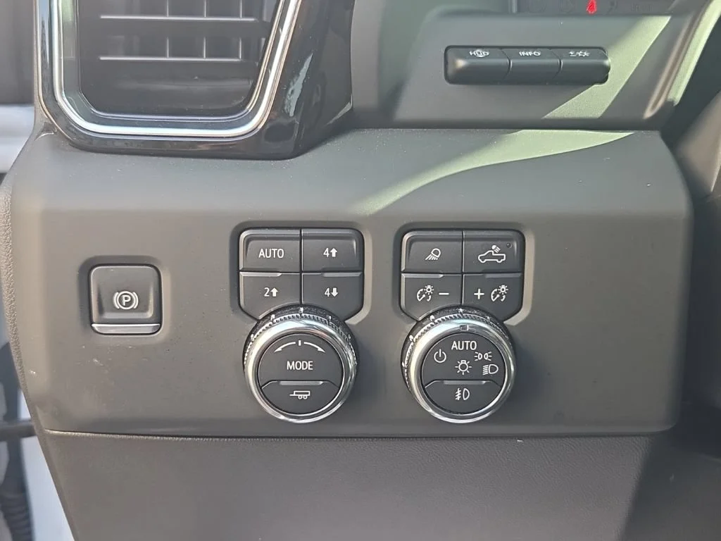 Used 2024 White Frost Tricoat GMC Denali image 21