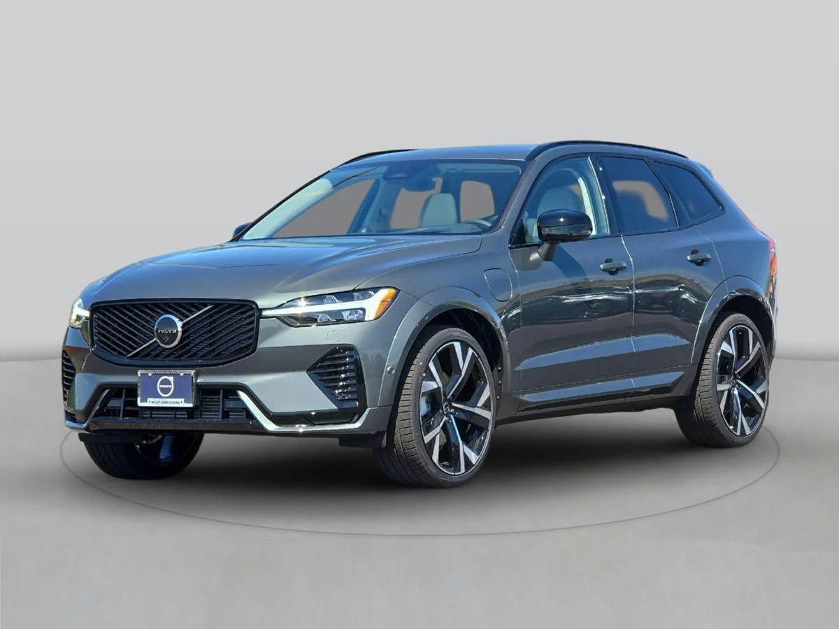 New 2026 Blue Volvo T8 Core image 1