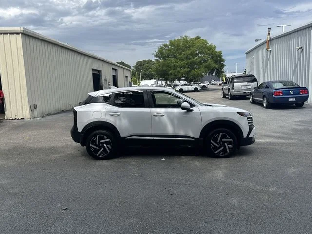 Used 2025 White Nissan SV image 4