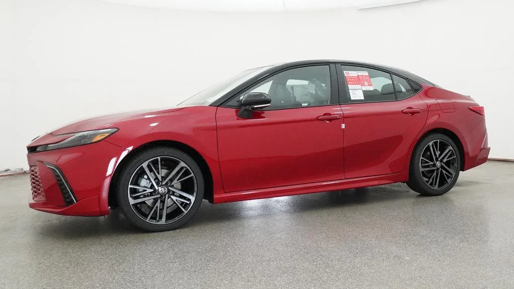 New 2026 Supersonic Red with Midnight Black Metallic roof Toyota XSE image 4