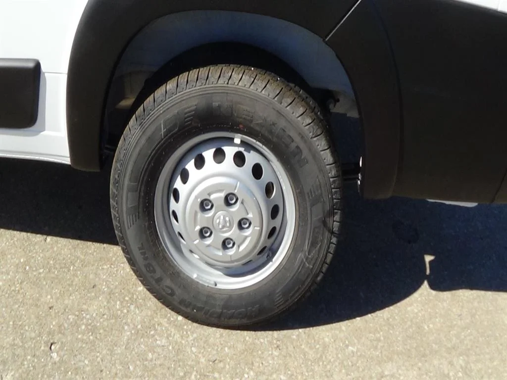 Used 2025 Bright White Clear Coat (pw7) RAM Tradesman 2500 image 9