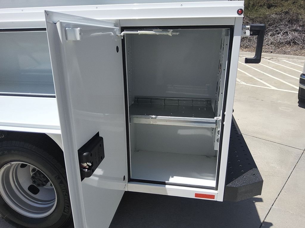 New 2025 Oxford White Ford XL image 18