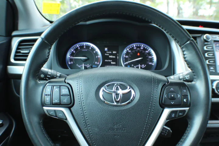 Used 2019 Ooh La La Rouge Mica Toyota Limited image 13