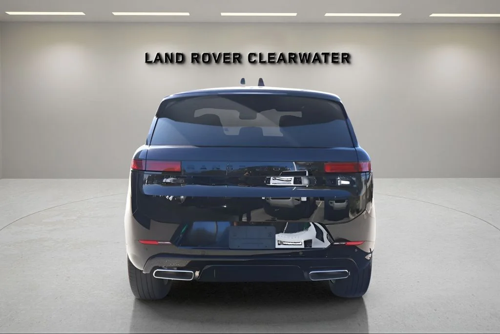 New 2026 Santorini Black Land Rover Dynamic SE image 4