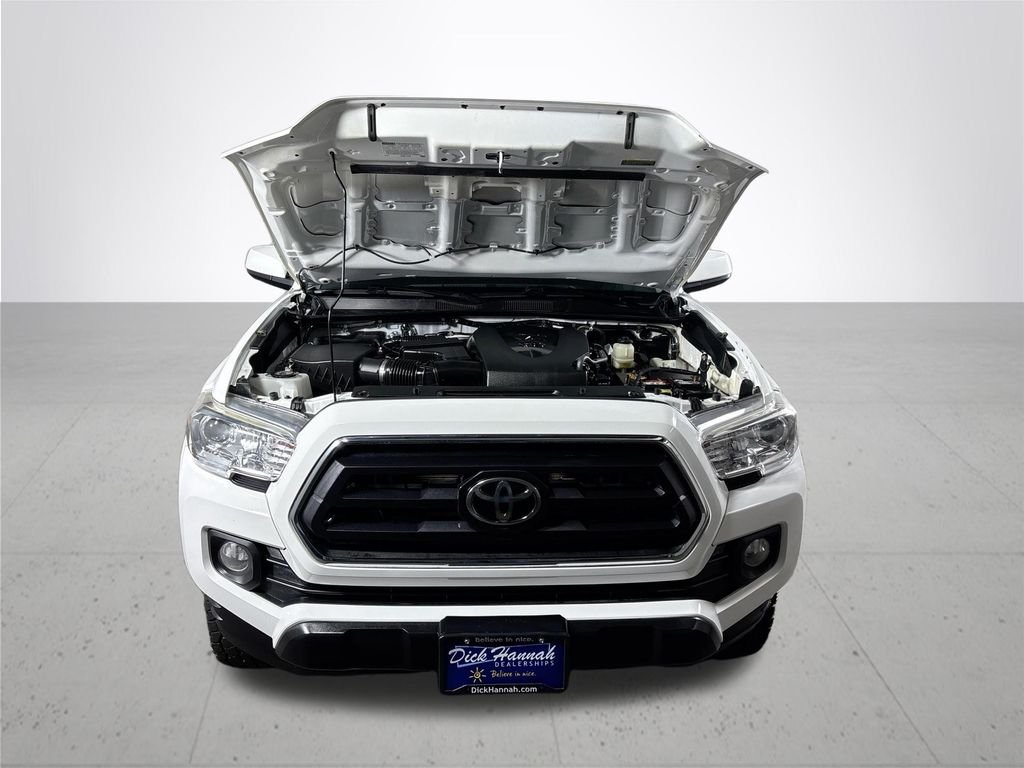 Used 2020 White Toyota SR5 image 21