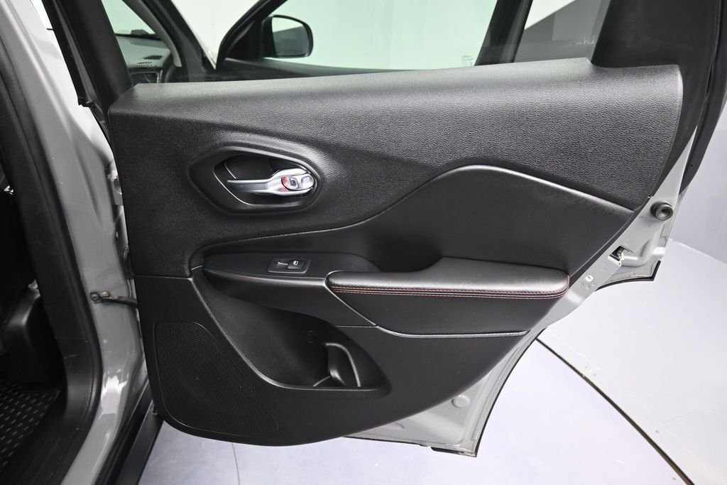 Used 2019 Sting Gray Clearcoat Jeep Trailhawk image 21