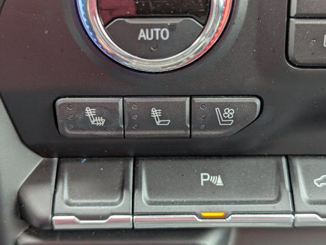 Used 2021 White GMC Denali image 19
