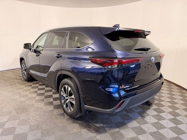 Used 2024  Toyota XLE image 9