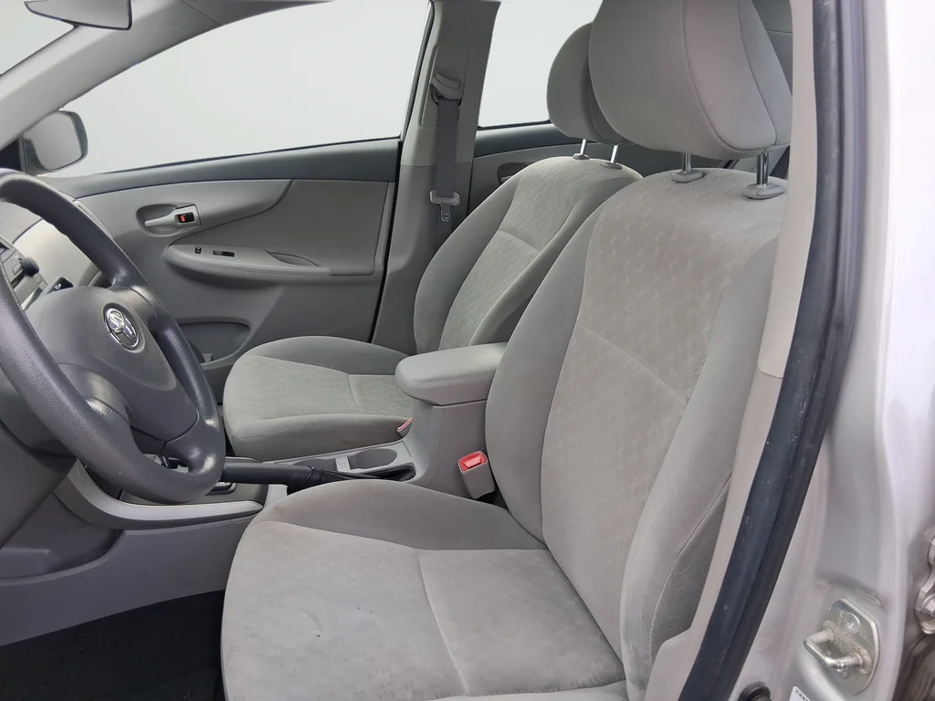Used 2009 Silver Toyota LE image 10