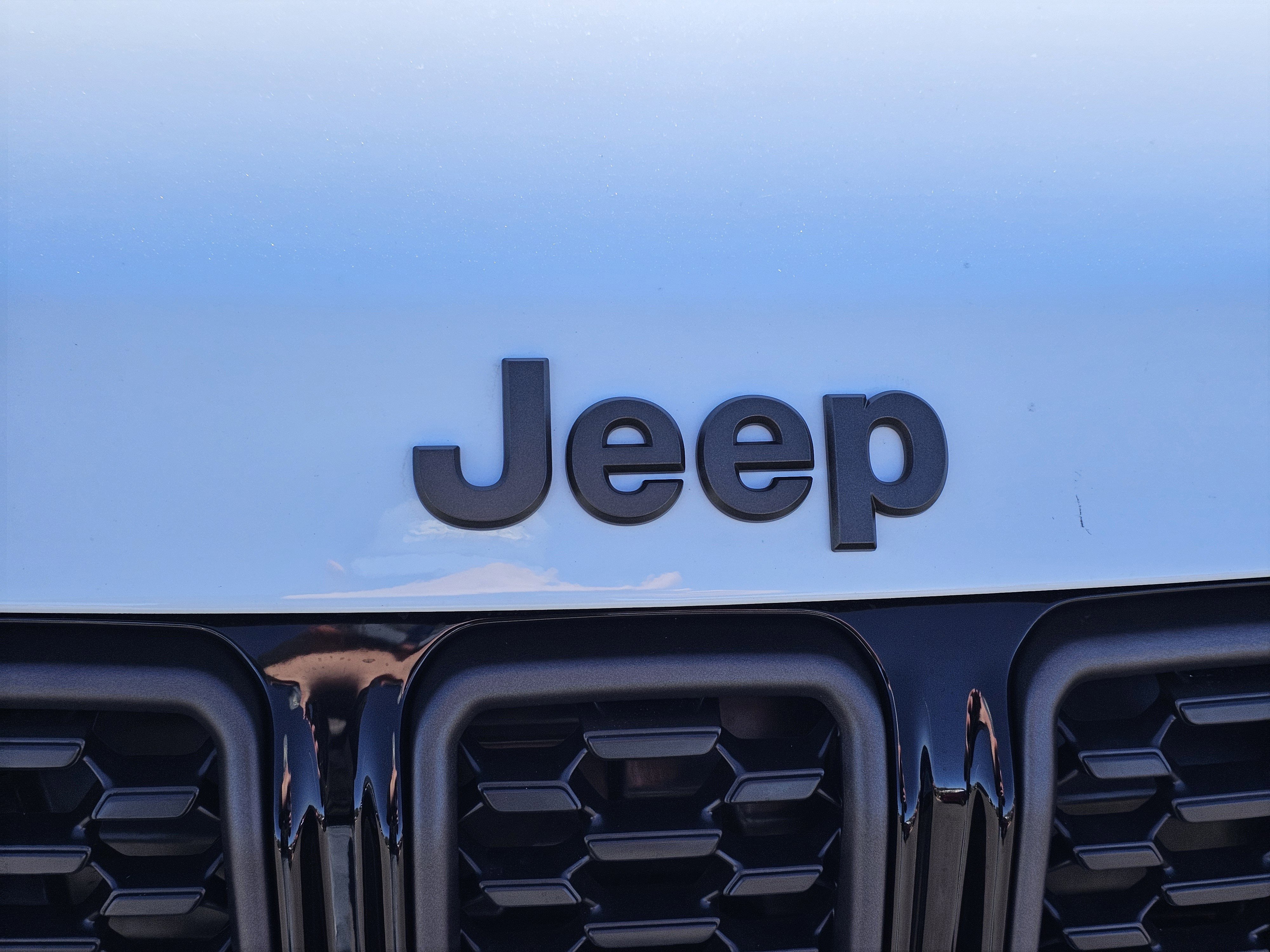 New 2026 Bright White Clearcoat Jeep Latitude Altitude image 3
