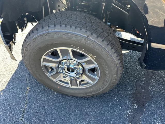 New 2026 Agate Black Metallic Ford F-350® Lariat® image 19