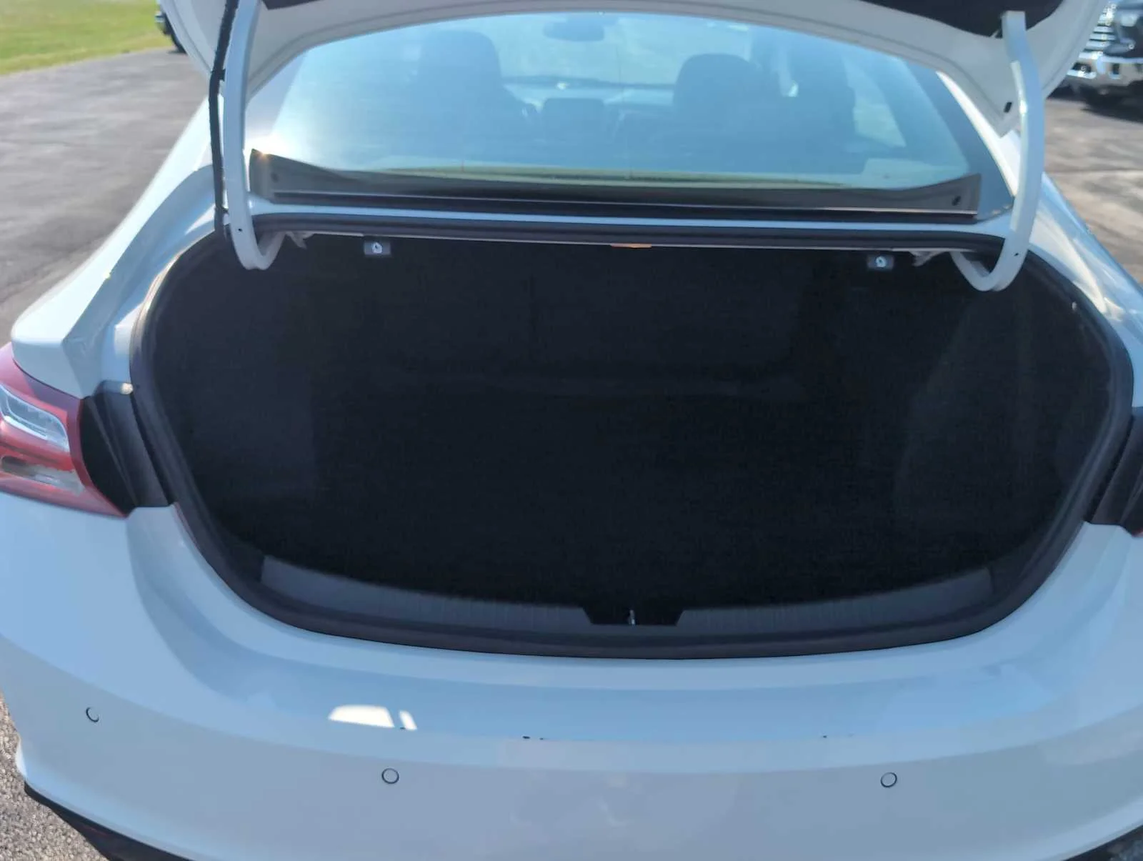 Used 2024 Summit White Chevrolet 1LT image 24