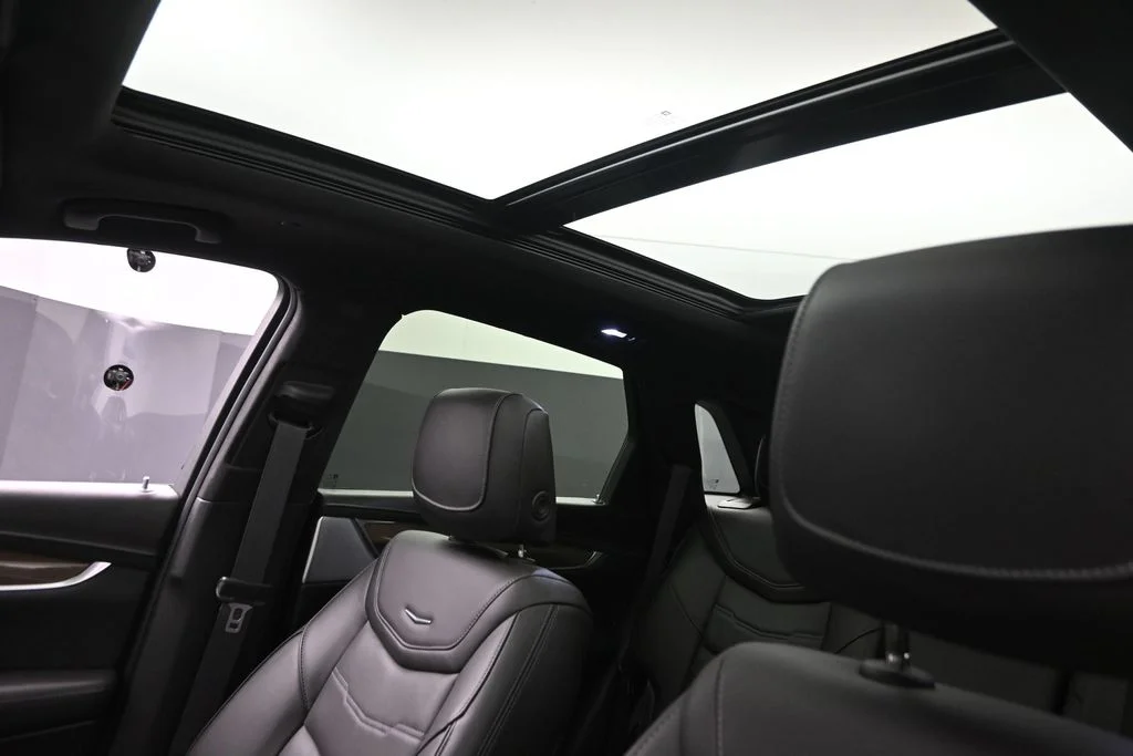 Used 2023 Green Cadillac Sport image 23