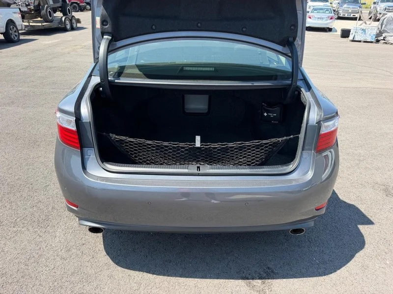 Used 2013 Nebula Gray Pearl Lexus 4dr Sdn image 7