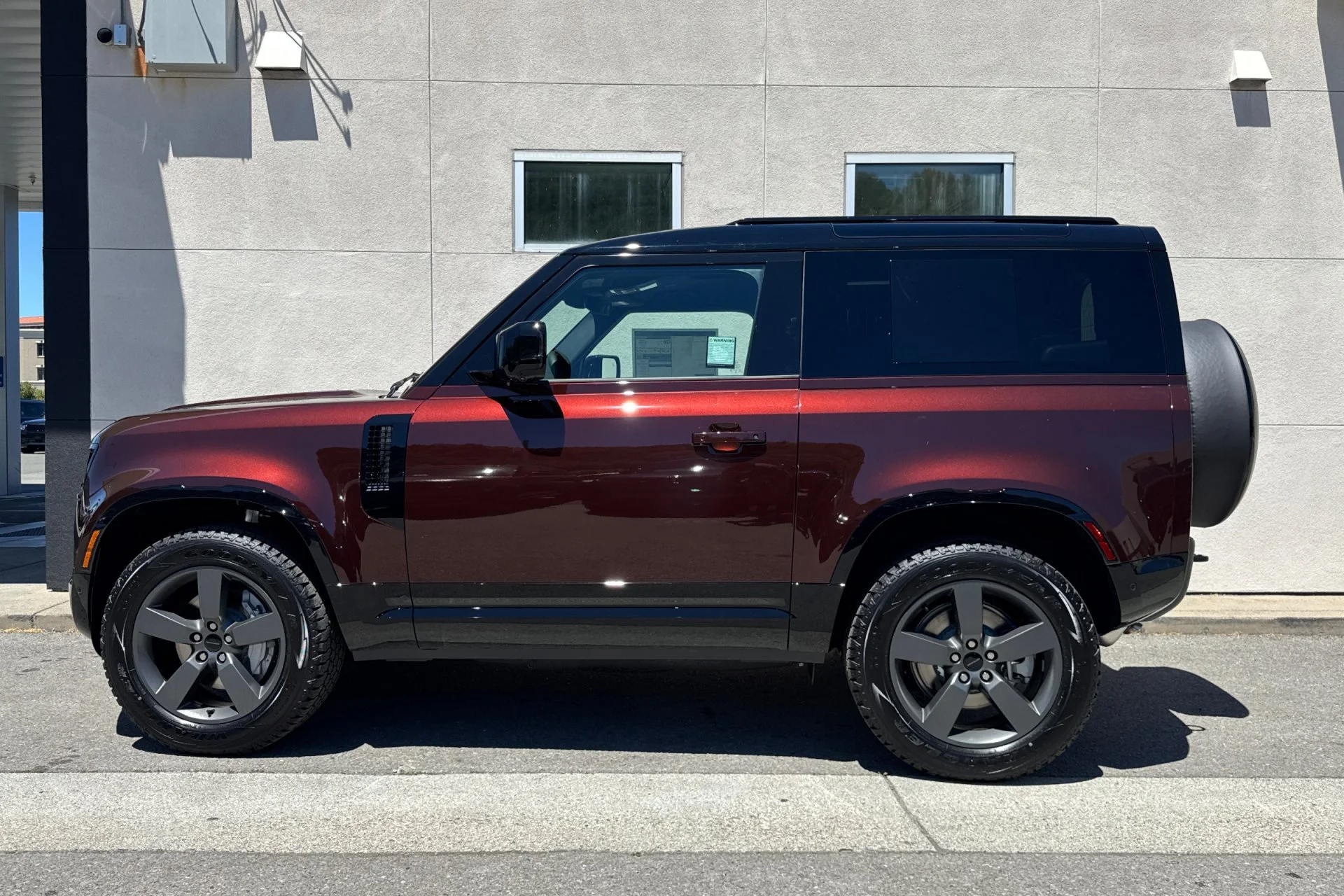 New 2026 Sedona Red Land Rover X-Dynamic SE image 5
