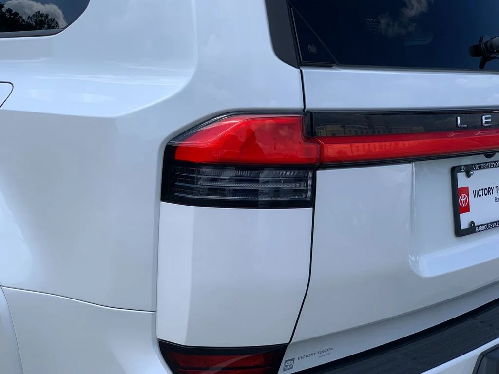 Used 2024 White Lexus 550 Premium image 35