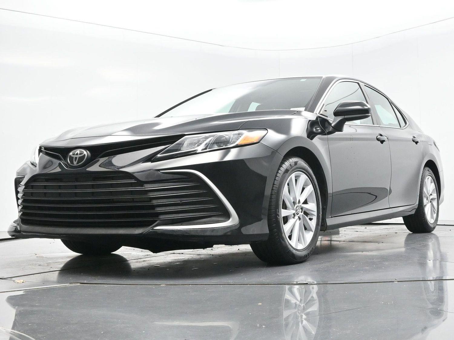 Used 2022 Midnight Black Metallic Toyota LE image 42