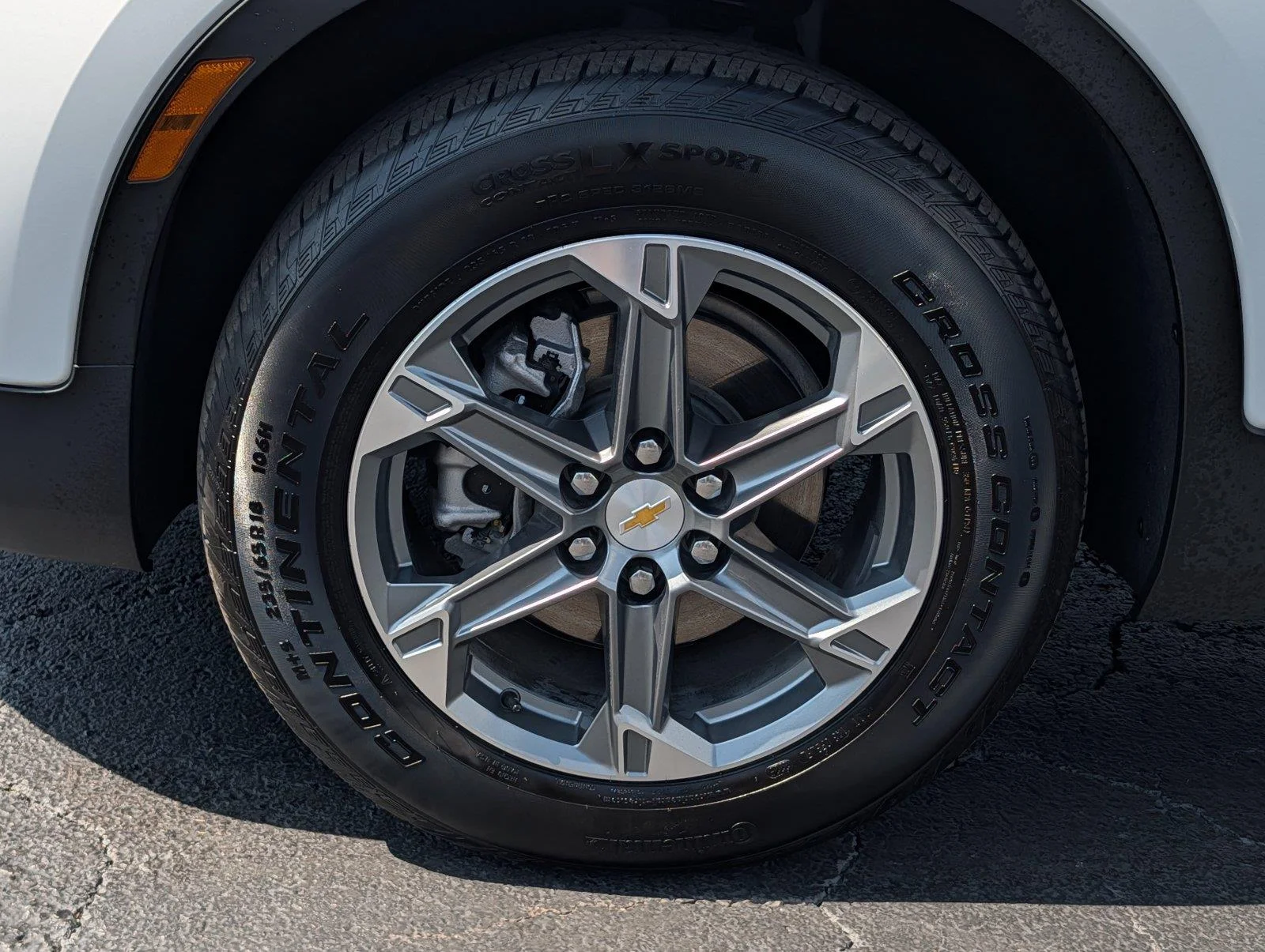 Used 2025 Summit White Chevrolet 2LT image 9