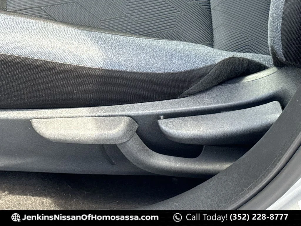 Used 2023 Silver Nissan 1.6 SV image 32