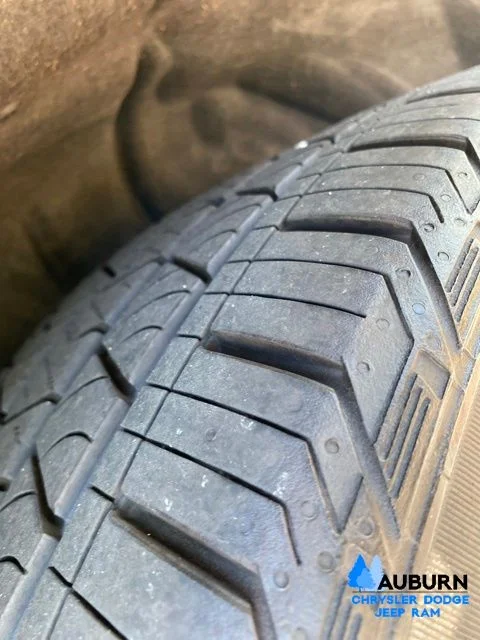 Used 2025 Gray Jeep Summit image 12