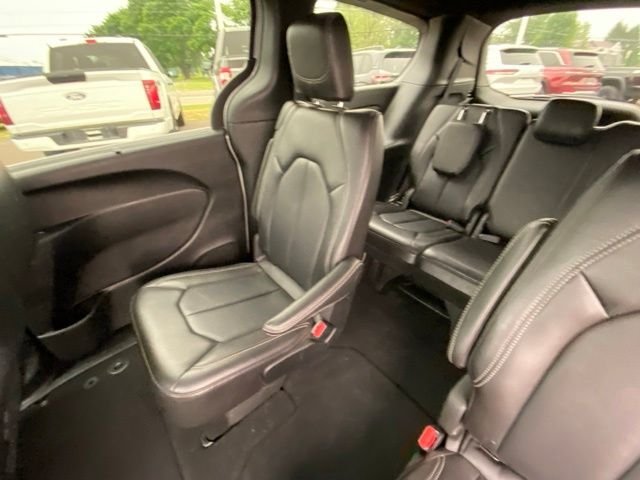 Used 2026 Silver Chrysler Select image 15