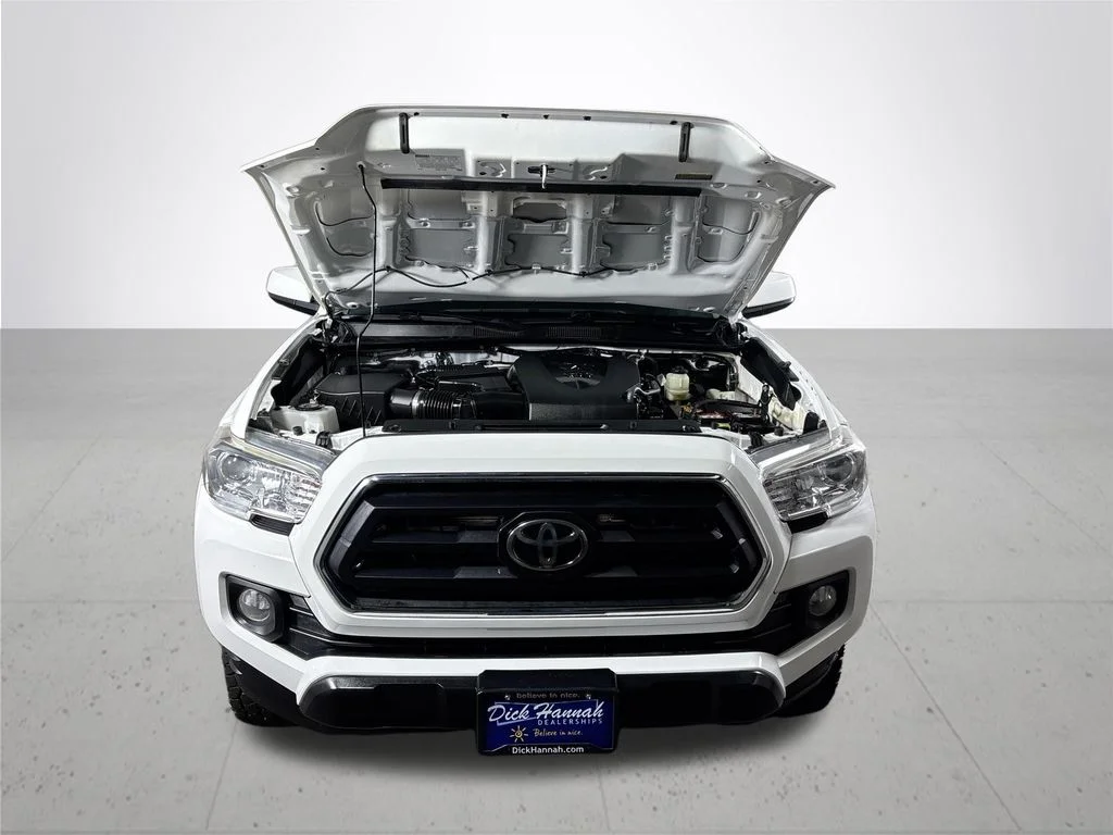 Used 2020 White Toyota SR5 image 21