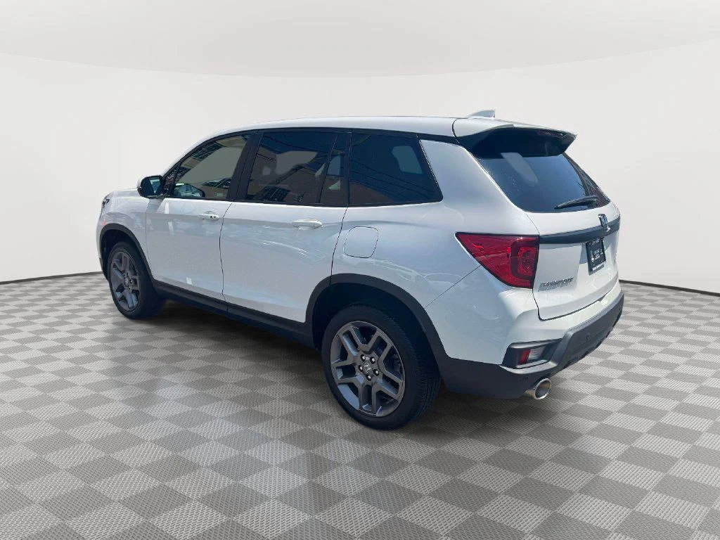 Used 2023 Platinum White Pearl Honda AWD EX-L image 4
