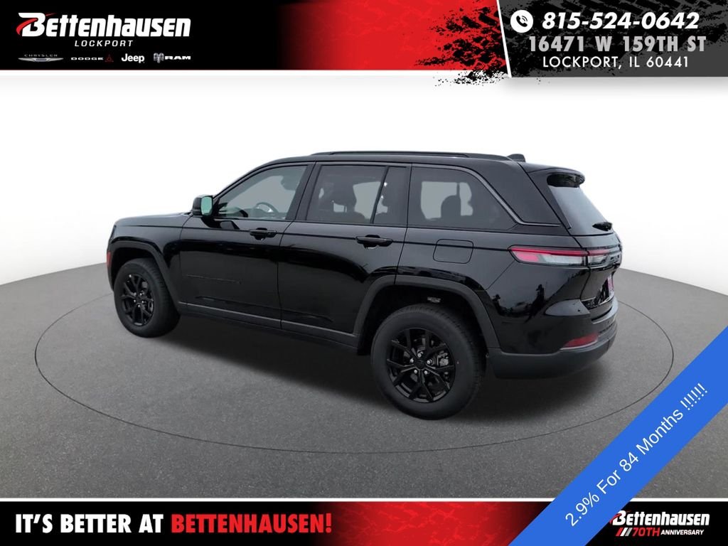 New 2026 Diamond Black Crystal Pearl-Coat Exterior Paint Jeep Altitude image 10