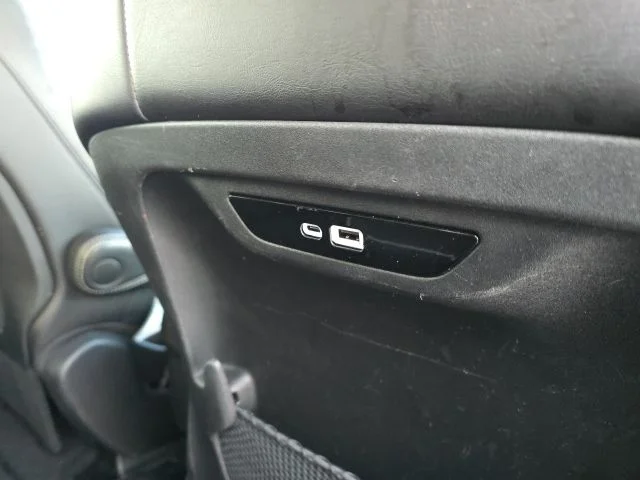 Used 2025 White Chrysler Limited image 18