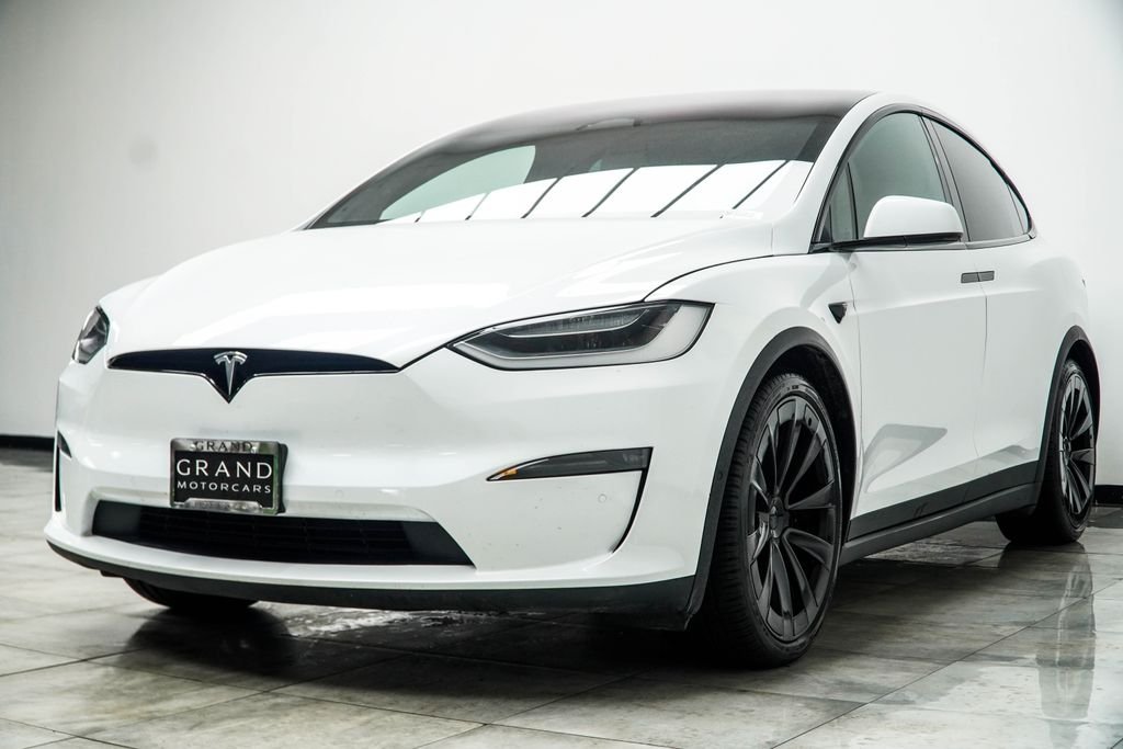 Used 2022 White Tesla Plaid image 11