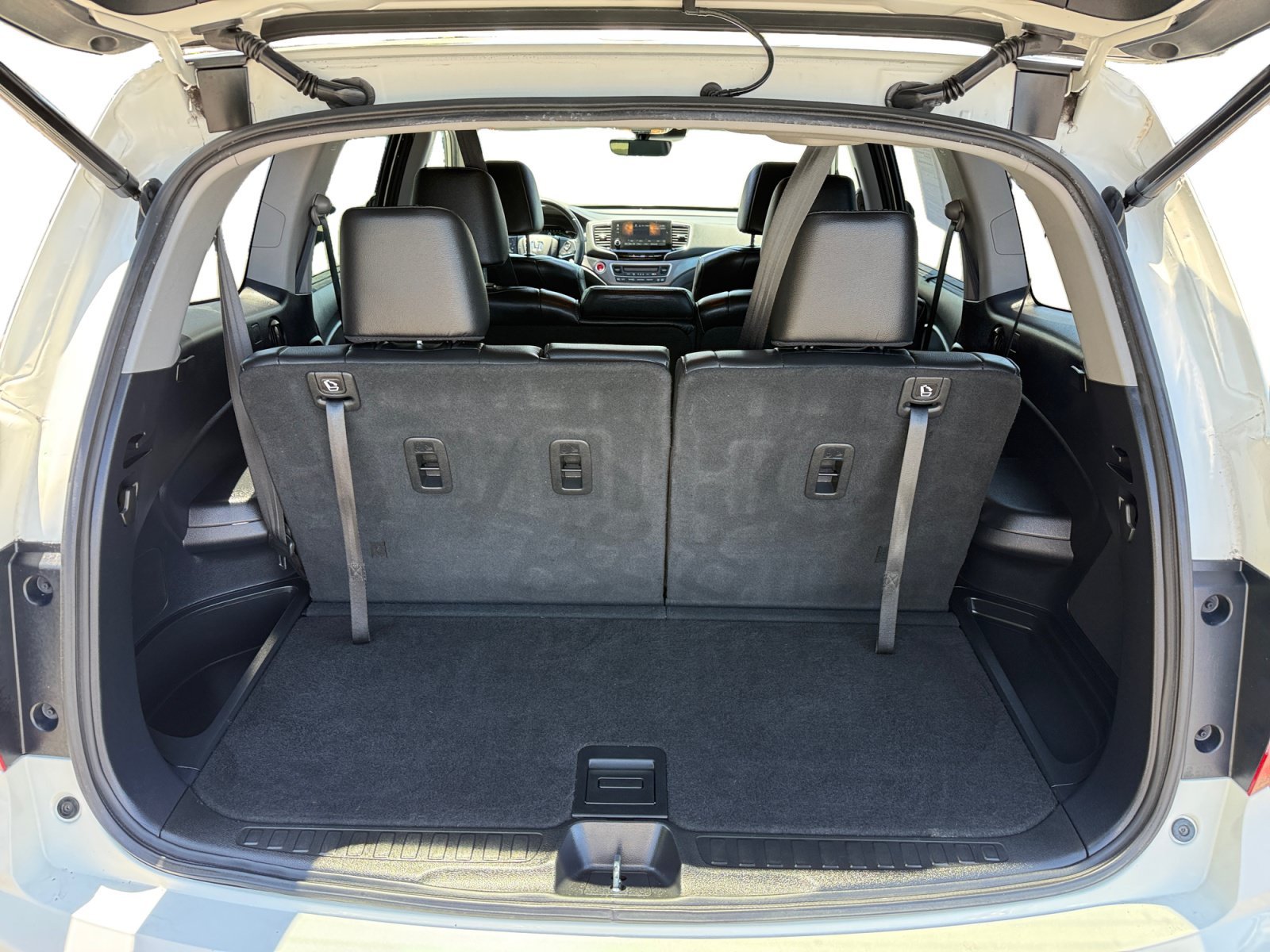 Used 2019 White Diamond Pearl Honda EX-L image 17