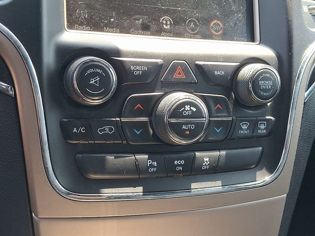 Used 2015 Silver Jeep Limited image 17