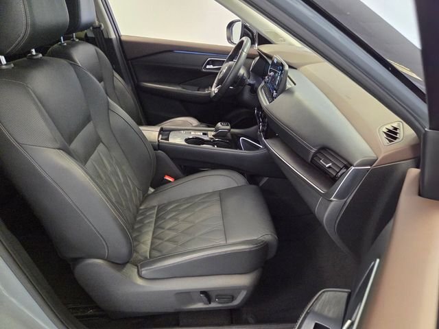 Used 2023 Gray Nissan Platinum image 18