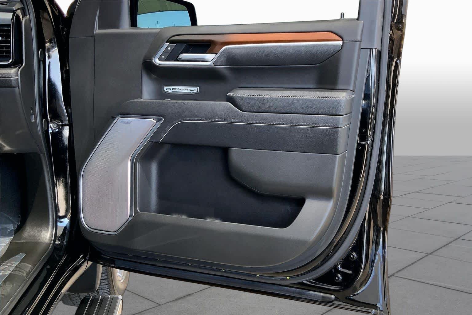 Used 2025 Onyx Black GMC Denali image 20