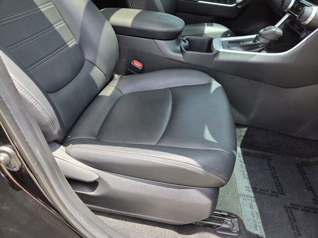Used 2022 Midnight Black Metallic Toyota XLE Premium image 29
