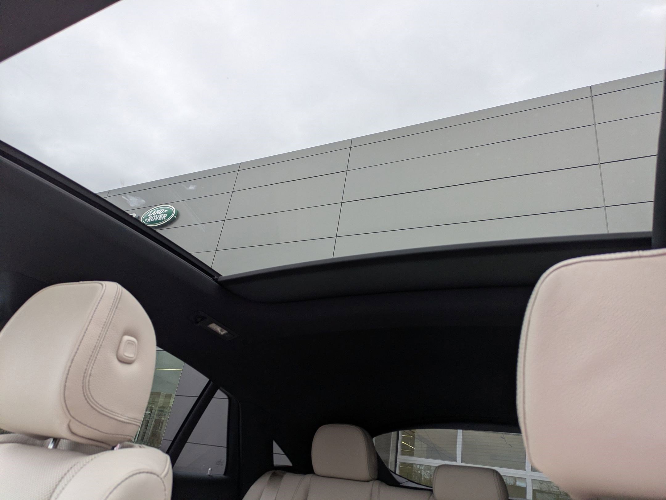 New 2026 MANUFAKTUR Moonlight White Metallic Mercedes-Benz GLE 450 image 14