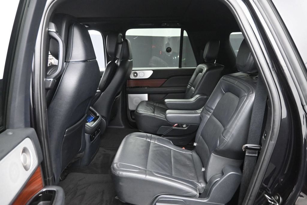 Used 2023 Black Lincoln Reserve image 12