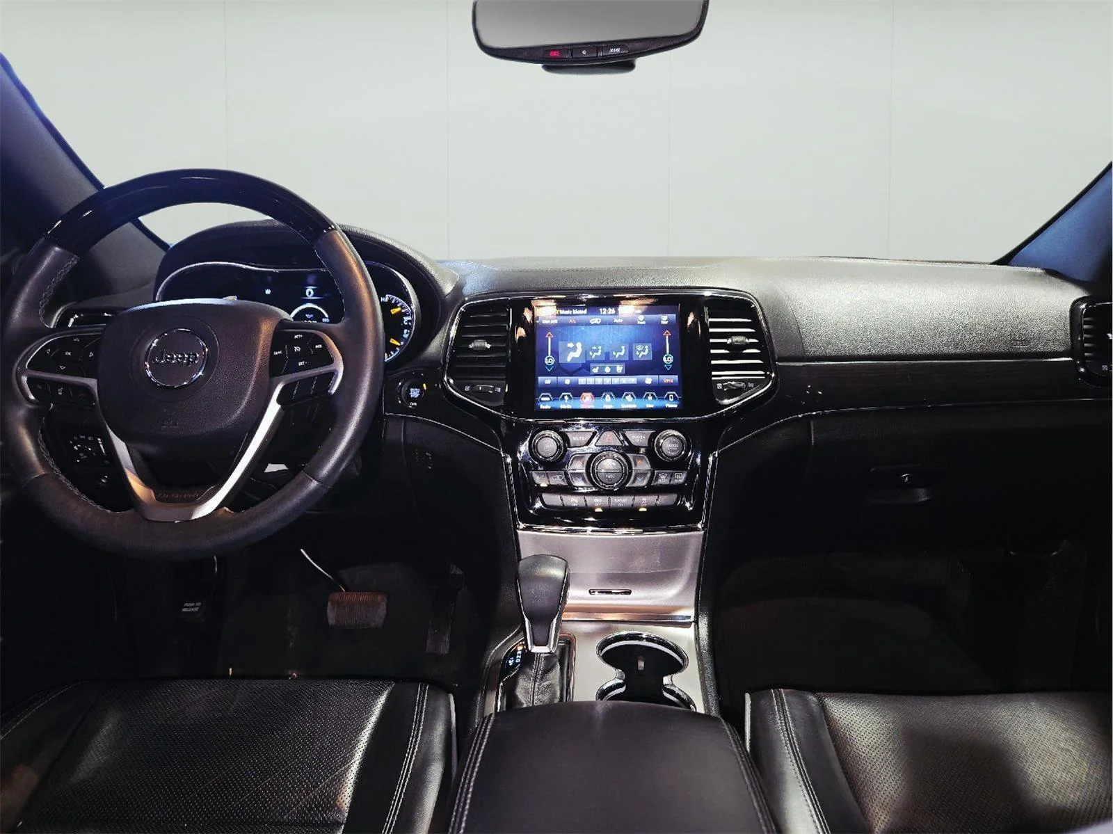 Used 2019 Diamond Black Crystal Pearlcoat Jeep Overland image 56