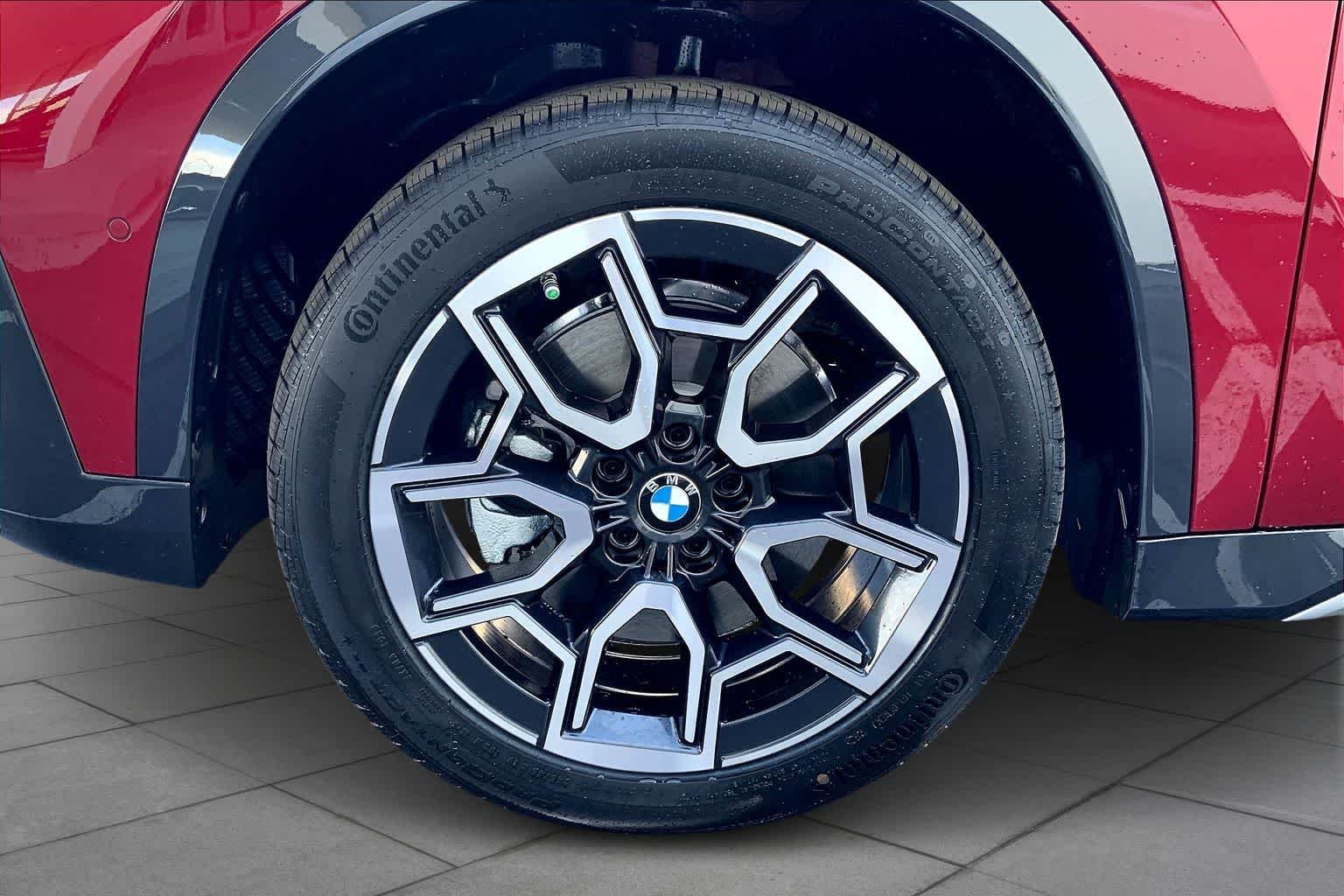 New 2026 Vegas Red Metallic BMW xDrive28i image 11