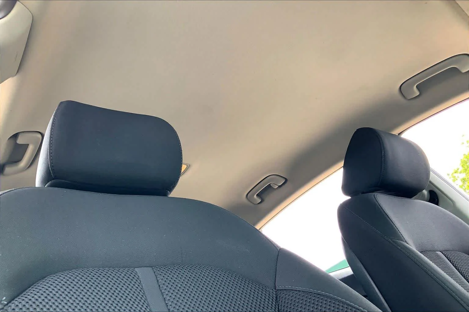 Used 2020 Sparkling Silver Kia LX image 14