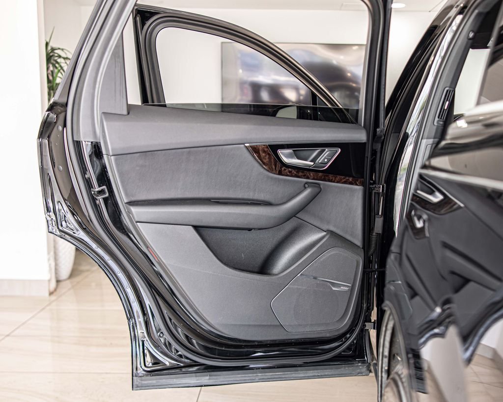 Used 2019 Black Audi 55 Premium image 36