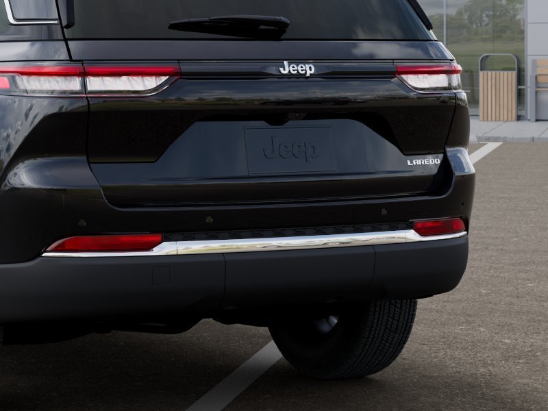 New 2026 Diamond Black Crystal Pearl-Coat Exterior Paint Jeep Laredo image 13