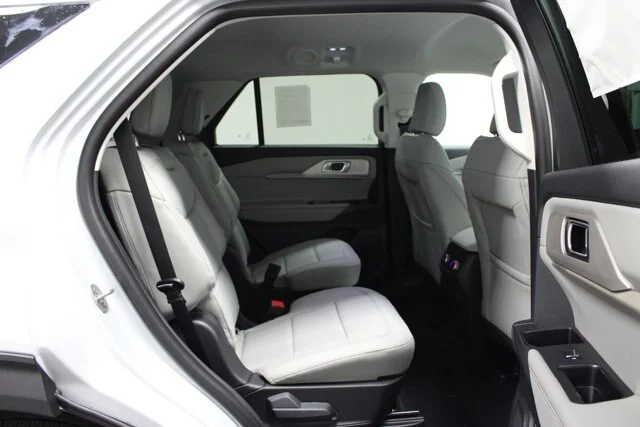 New 2026 Space White Metallic Ford Active image 40