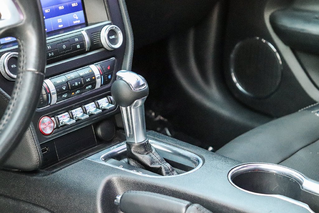 Used 2020 Oxford White Ford GT Premium image 21