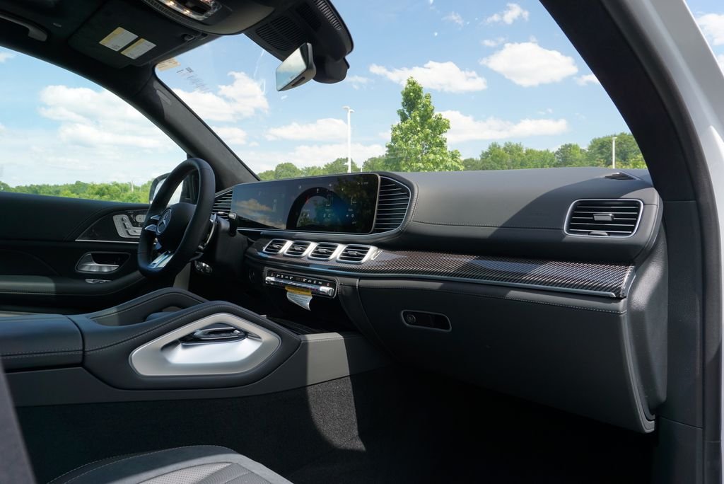New 2026 MANUFAKTUR Moonlight White Metallic Mercedes-Benz GLE 63 S AMG® image 58