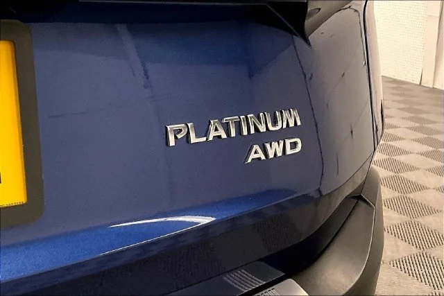 Used 2021 Caspian Blue Metallic/Super Black Nissan Platinum image 9