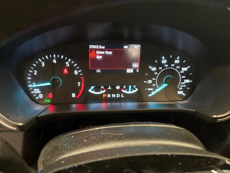 Used 2022 Red Ford SE image 6