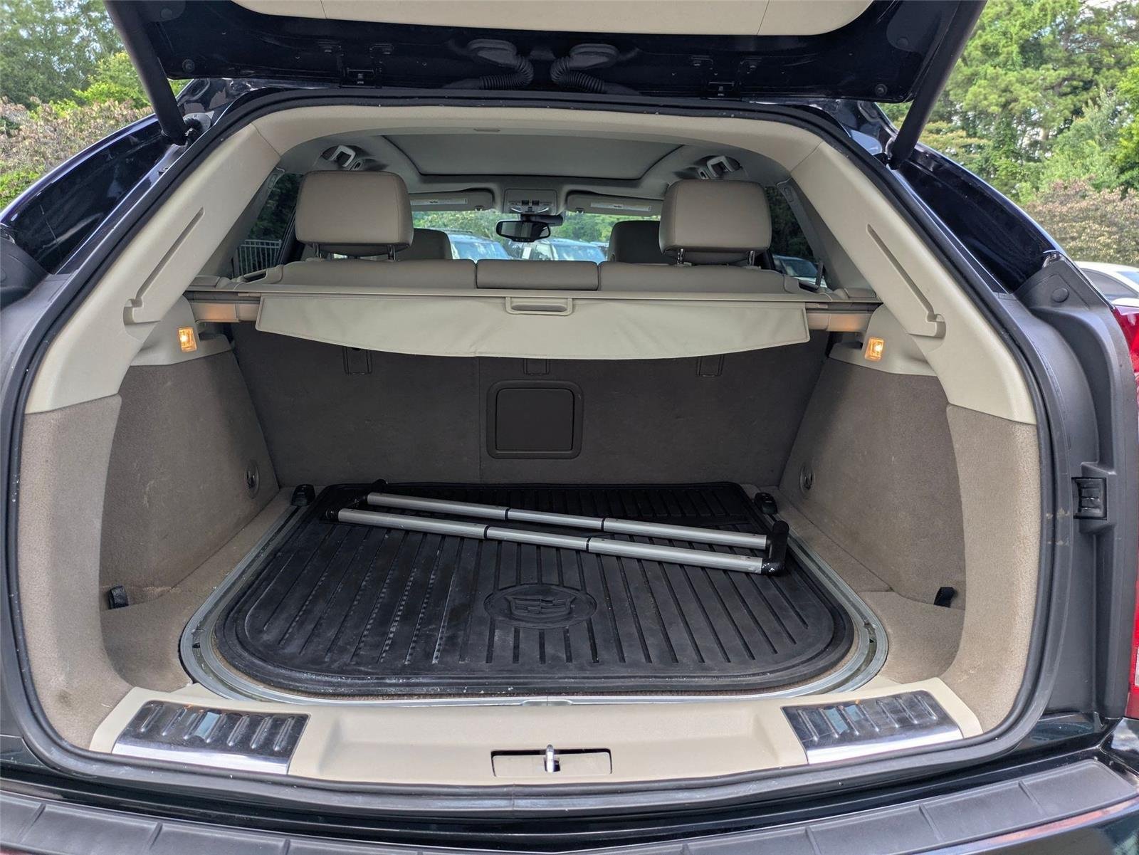 Used 2016  CADILLAC LUXU image 27